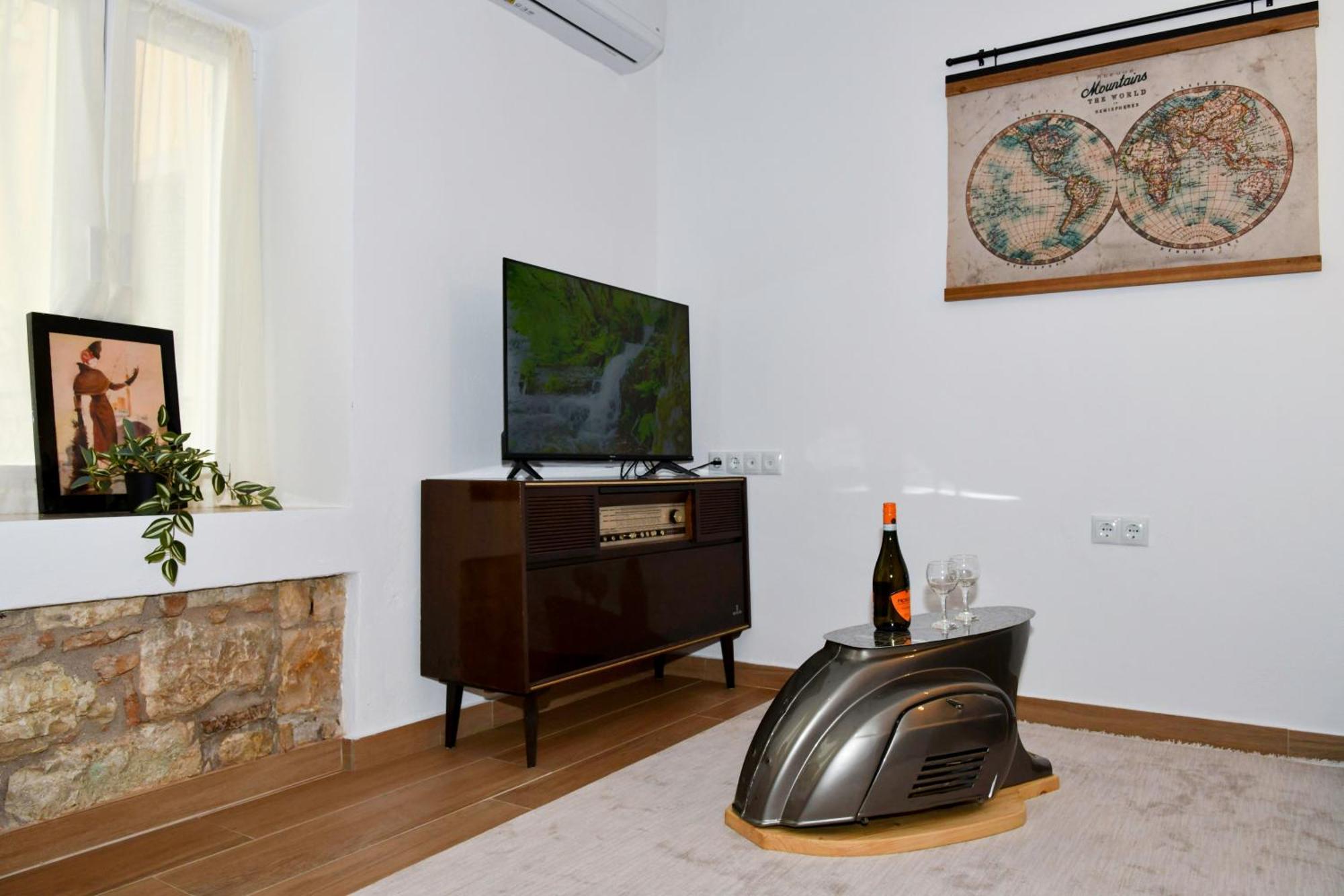 Captain Theo'S Modern Apartment Maria Лефкіммі Екстер'єр фото